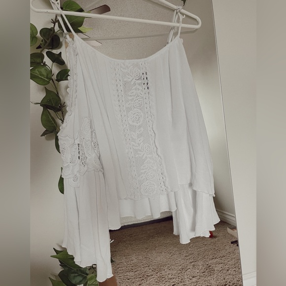 White Flowy Longsleeve Top - Picture 2 of 9